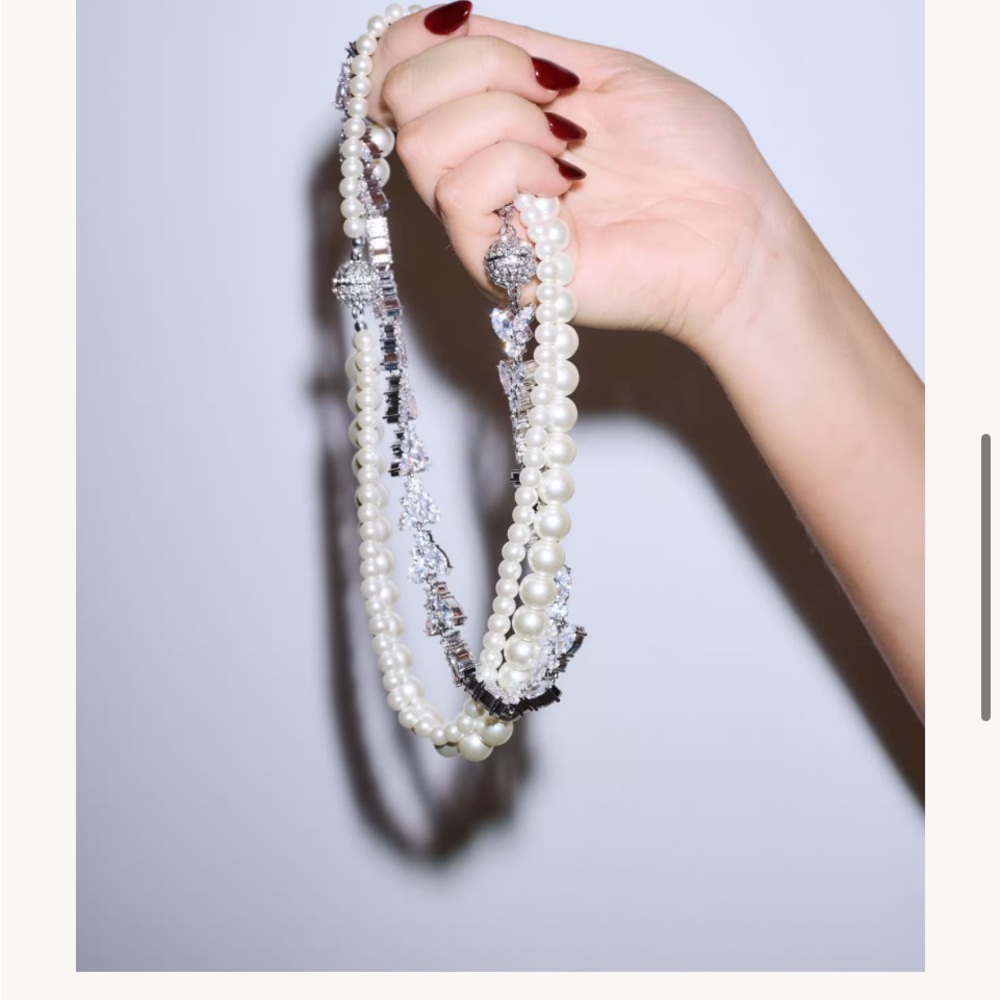 In Search of ME+EM Elegant Pearl and Crystal Necklace